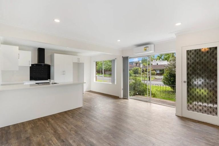 Photo of property in 1/1 Takapu Street, Henderson, Auckland, 0612
