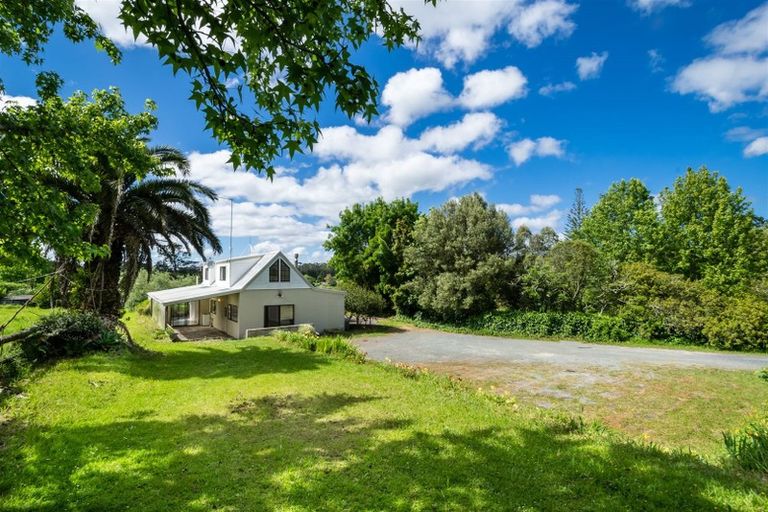 Photo of property in 87 Tawa Road, Kumeu, 0891