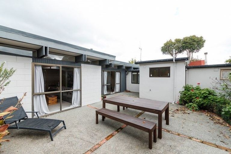 Photo of property in 16 Truscott Grove, Awapuni, Palmerston North, 4412