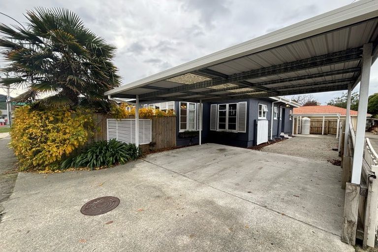 Photo of property in 31 Heretaunga Square, Silverstream, Upper Hutt, 5019