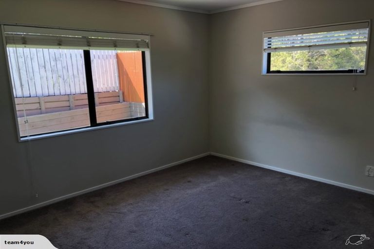 Photo of property in 2/95 Hobsonville Road, West Harbour, Auckland, 0618