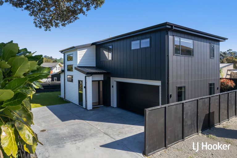 Photo of property in 1/40 Waiparaheka Drive, Wainui, 0932
