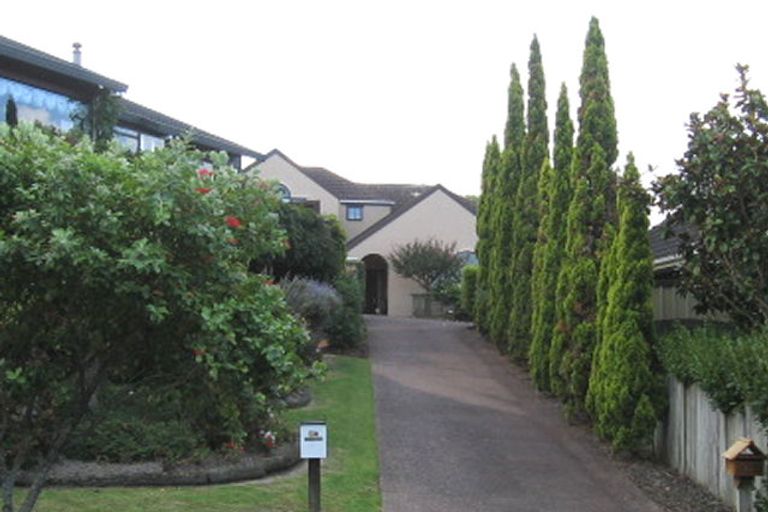 Photo of property in 2/5 Javelin Place, West Harbour, Auckland, 0618