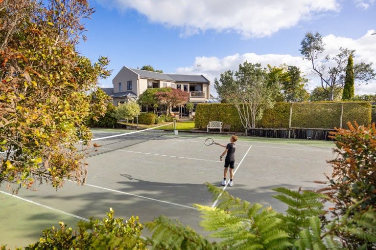 Photo of property in 45 Waicola Drive, Fitzherbert, Palmerston North, 4471