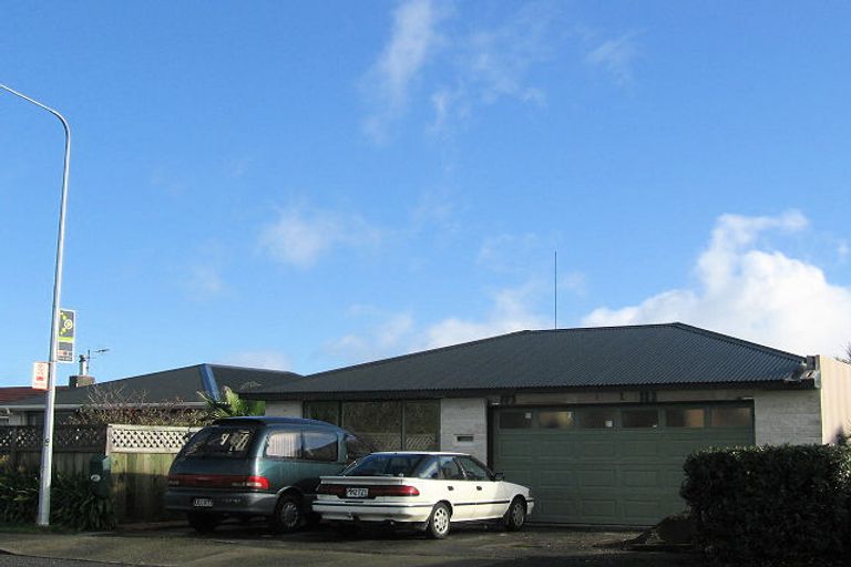Photo of property in 83 Gray Avenue, Paraparaumu Beach, Paraparaumu, 5032