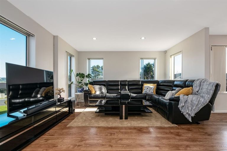 Photo of property in 47 Tiriwa Drive, Massey, Auckland, 0614