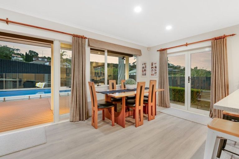 Photo of property in 14 Astor Place, Orewa, 0931