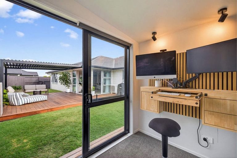 Photo of property in 33 Te Kio Crescent, Papamoa Beach, Papamoa, 3118