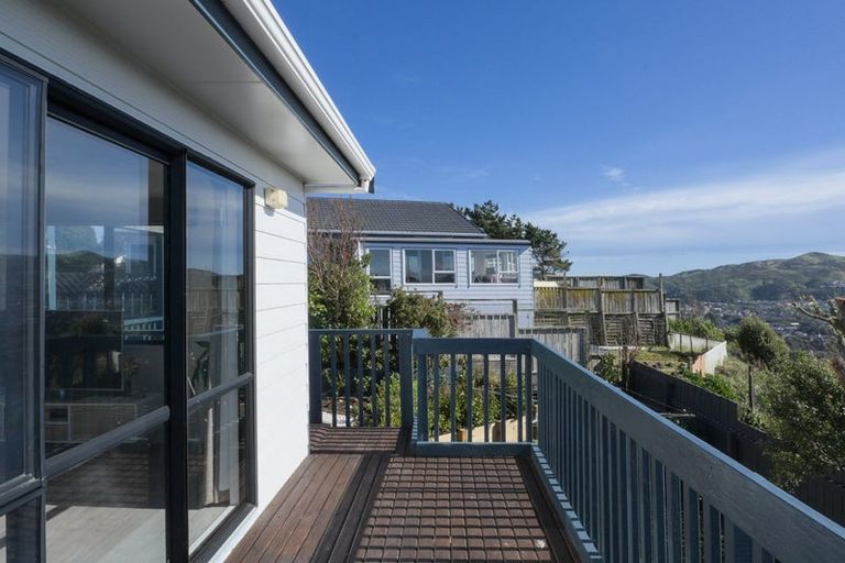 Photo of property in 8 Maraval Crescent, Grenada Village, Wellington, 6037