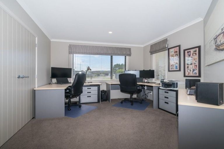 Photo of property in 7 Lorenzo Place, Kelvin Grove, Palmerston North, 4414