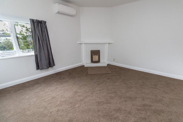 Photo of property in 43 Ngaio Road, Kelburn, Wellington, 6012