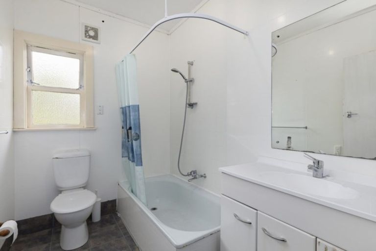 Photo of property in 33 Thomas Street, Stokes Valley, Lower Hutt, 5019