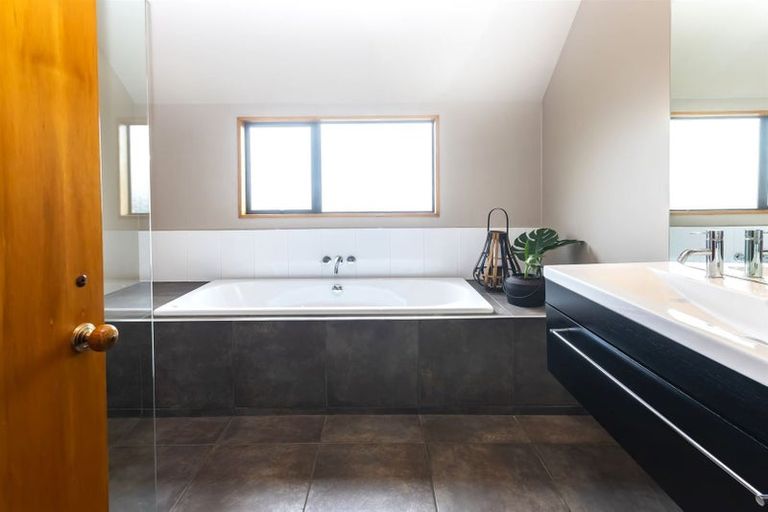 Photo of property in 5b Regency Crescent, Redwood, Christchurch, 8051