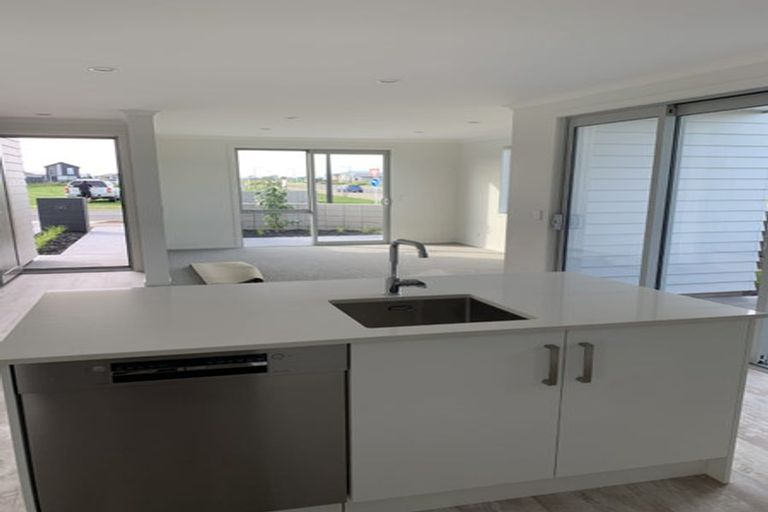 Photo of property in 52 Empire Crescent, Papamoa, 3118