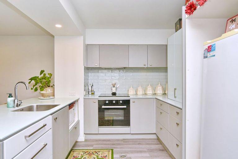 Photo of property in 2/272 Marine Parade, New Brighton, Christchurch, 8061