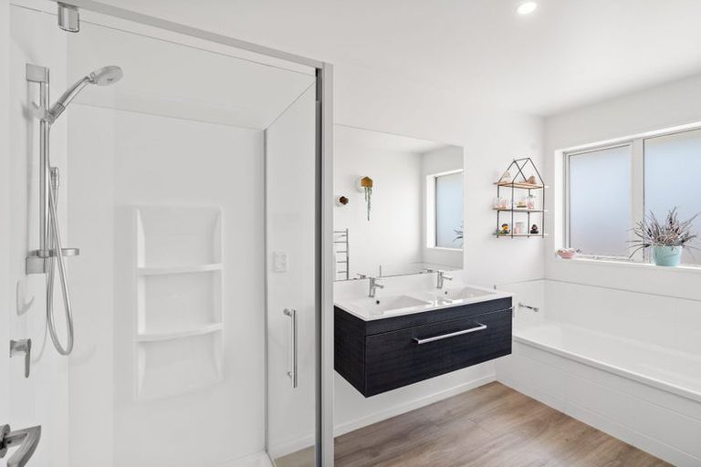 Photo of property in 16 Burnham School Road, Rolleston, 7614