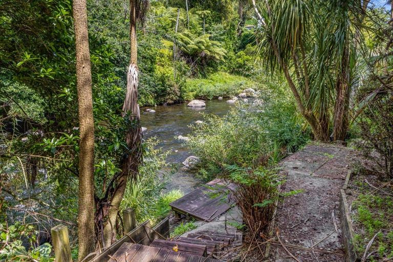 Photo of property in 520 Manutahi Road, Lepperton, New Plymouth, 4373