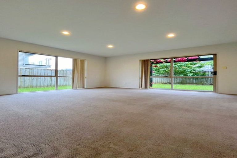 Photo of property in 15 Merlot Way, Te Atatu South, Auckland, 0610