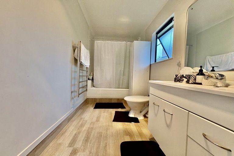 Photo of property in 41 Vera Road, Te Atatu South, Auckland, 0610