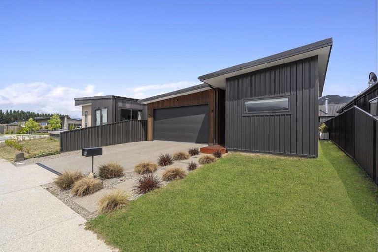 Photo of property in 30 Dunn Street, Lake Hawea, 9382