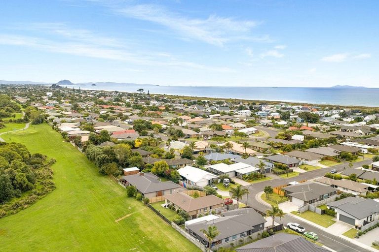 Photo of property in 46 Butterworth Crescent, Papamoa Beach, Papamoa, 3118