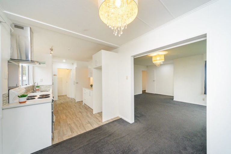 Photo of property in 28 Rhodes Drive, Kelvin Grove, Palmerston North, 4414