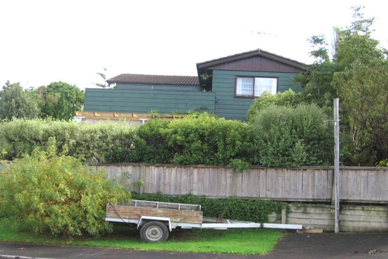 Photo of property in 16 Quincey Place, Massey, Auckland, 0614