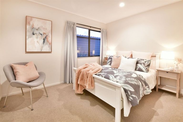 Photo of property in 5a Lillian Place, Orewa, 0931