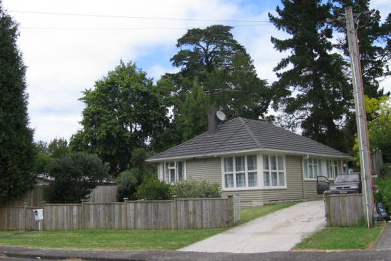 Photo of property in 28 Lauderdale Road, Birkdale, Auckland, 0626