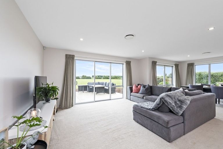 Photo of property in 36 Whitcombe Place, Darfield, 7571