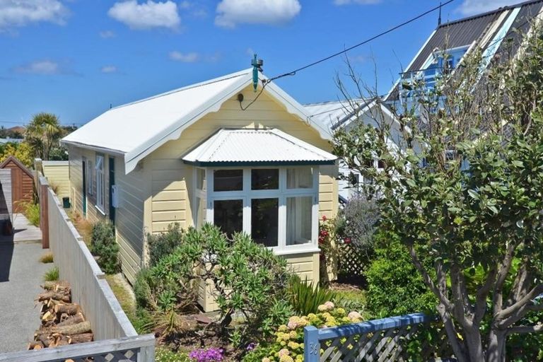 Photo of property in 36 Apu Crescent, Lyall Bay, Wellington, 6022