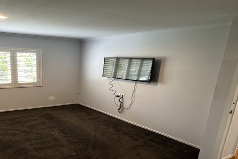 Photo of property in 1 Piha Road, Piha, New Lynn, 0772