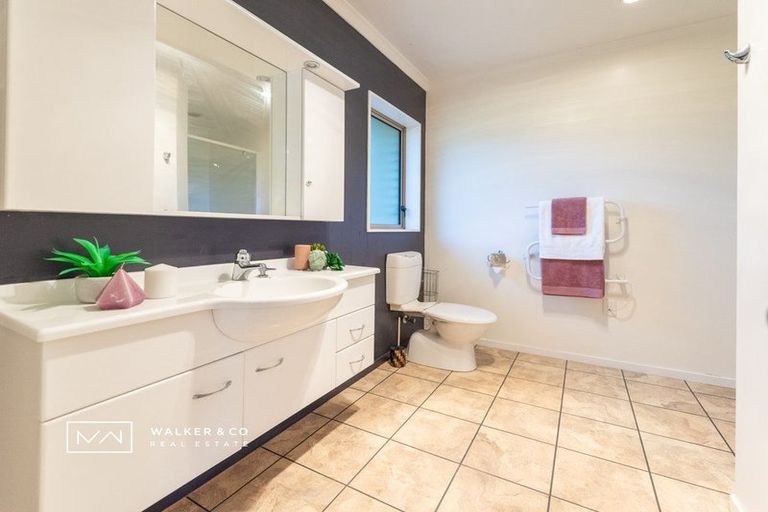 Photo of property in 2 Tuhua Lane, Brown Owl, Upper Hutt, 5018