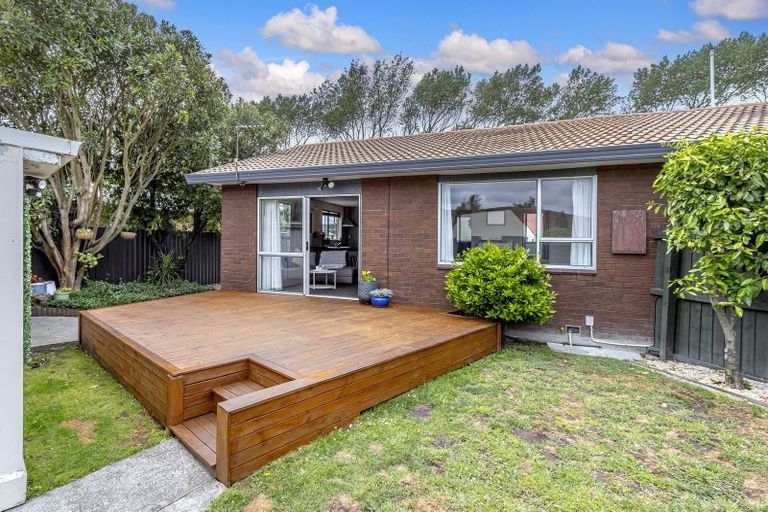 Photo of property in 2/11 Hersham Place, Bromley, Christchurch, 8062