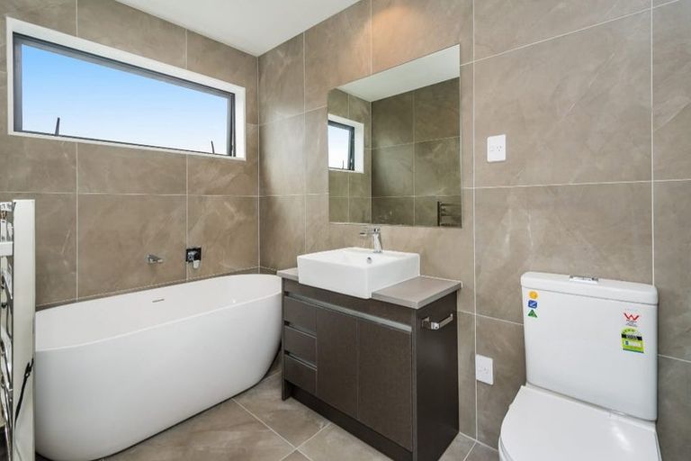 Photo of property in 7 Pihoihoi Place, Hobsonville, Auckland, 0616