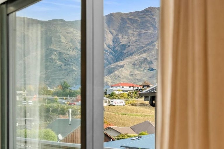 Photo of property in 17 Tuke Lane, Wanaka, 9305