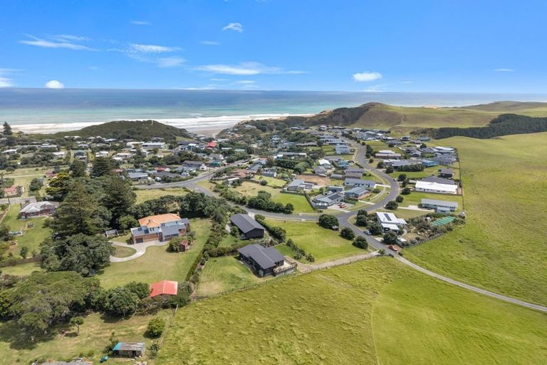 Photo of property in 4 Gillespie Drive, Baylys Beach, Dargaville, 0377
