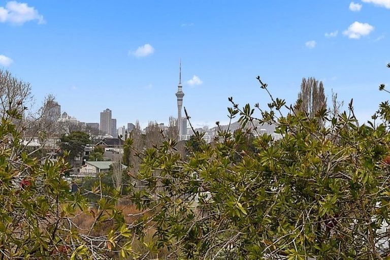 Photo of property in 71 College Road, Northcote, Auckland, 0627