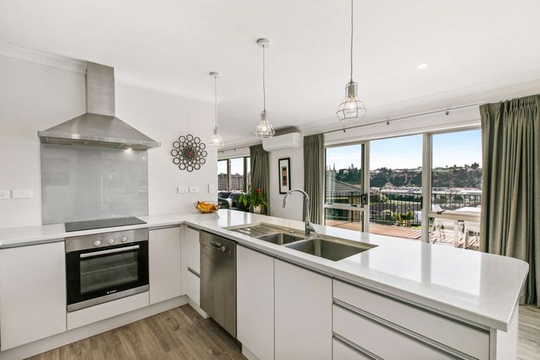 Photo of property in 14 Ko Place, Pyes Pa, Tauranga, 3112