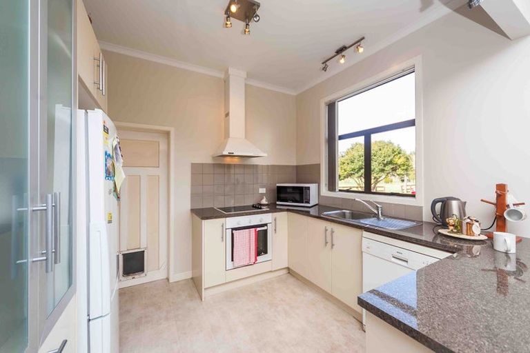 Photo of property in 190 Boord Crescent, Kumeu, 0891