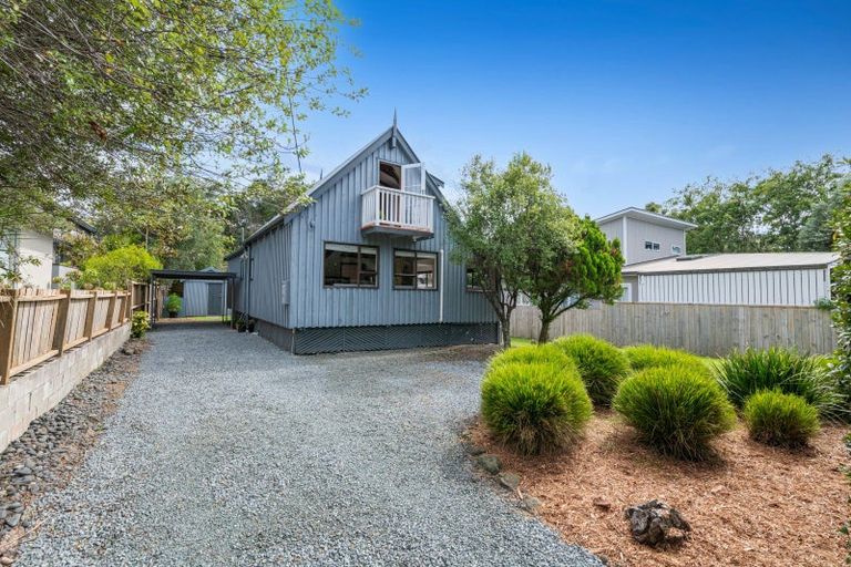 Photo of property in 48 D'oyly Drive, Stanmore Bay, Whangaparaoa, 0932