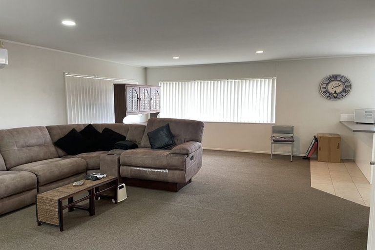 Photo of property in 2/2 Whitford Road, Howick, Auckland, 2014