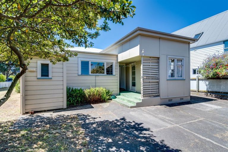 Photo of property in 92 Charles Street, Westshore, Napier, 4110