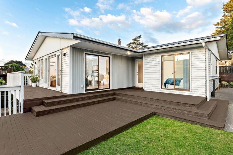 Photo of property in 4 Kelston Street, New Lynn, Auckland, 0600