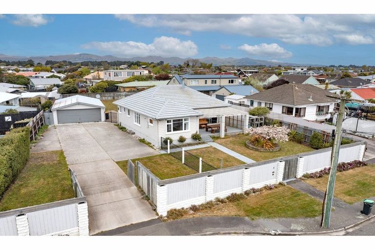 Photo of property in 8 Pandora Street, North New Brighton, Christchurch, 8083