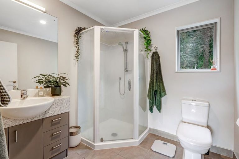 Photo of property in 31a Ocean View Road, Hatfields Beach, Orewa, 0931