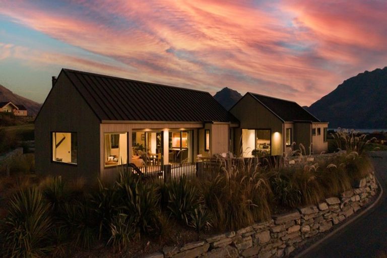 Photo of property in 10 Glenelg Lane, Jacks Point, 9371