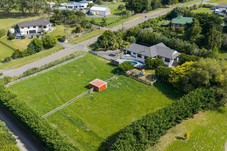 Photo of property in 49 Schnell Drive, Kelvin Grove, Palmerston North, 4414