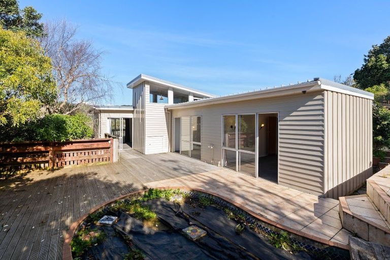 Photo of property in 1 Fyvie Avenue, Tawa, Wellington, 5028