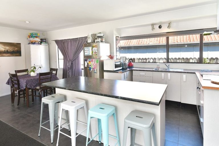 Photo of property in 2/117 Parkhurst Road, Parakai, 0830